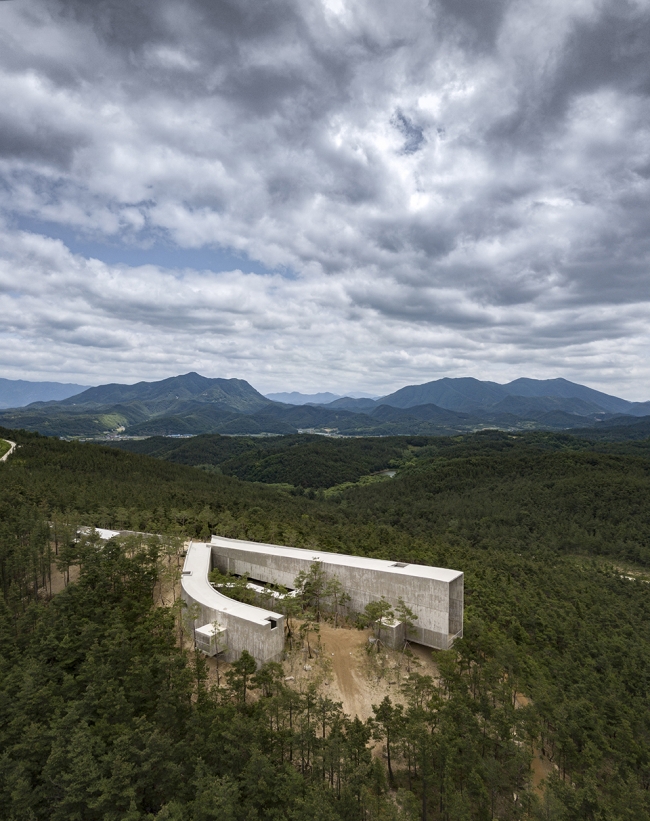 art pavilion in saya park by alvaro siza carlos castanheira