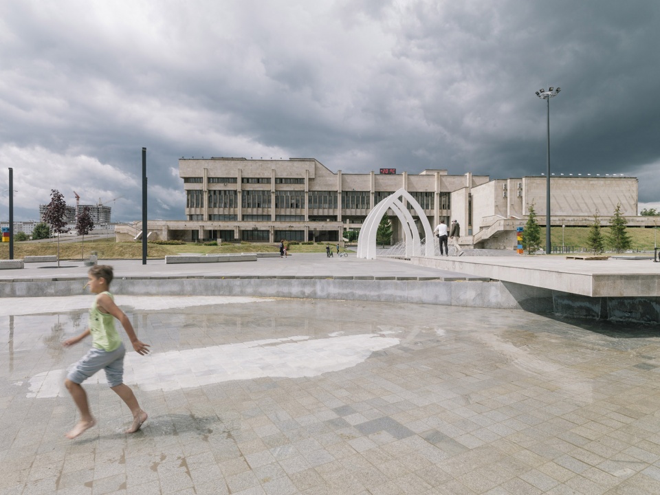 azatlyk central square of naberezhnye chelny by drom strelka kb