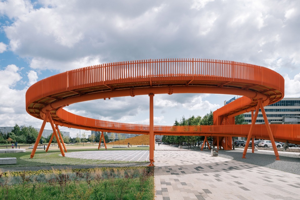 azatlyk central square of naberezhnye chelny by drom strelka kb