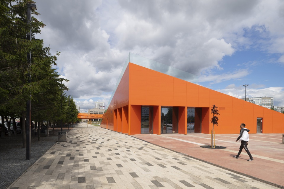 azatlyk central square of naberezhnye chelny by drom strelka kb
