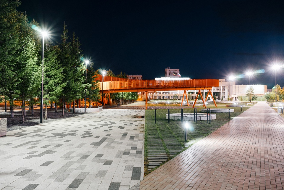 azatlyk central square of naberezhnye chelny by drom strelka kb