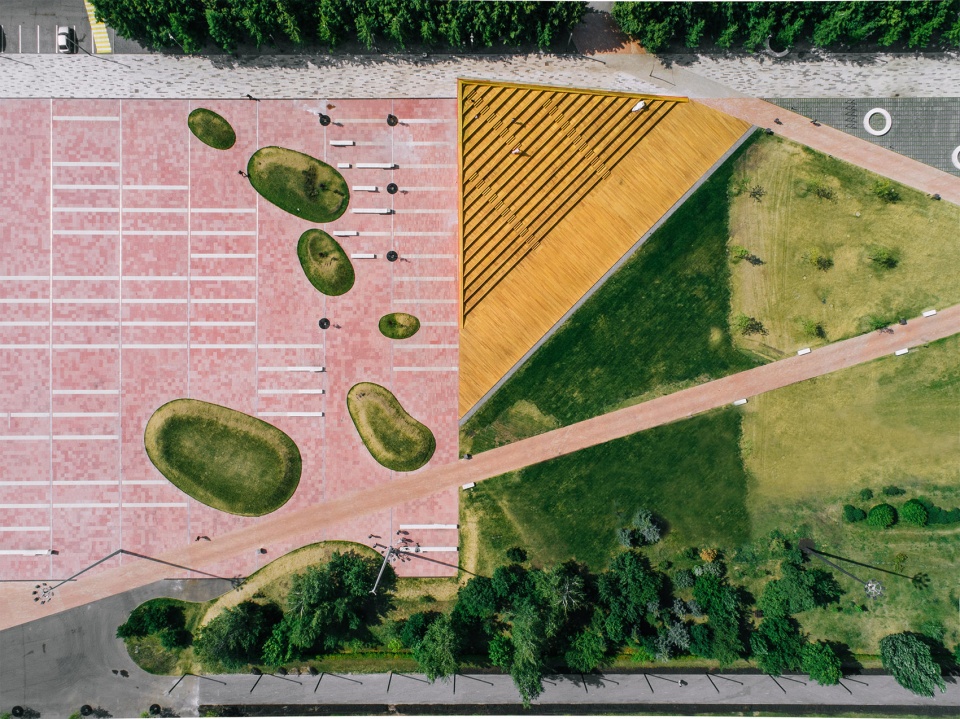 azatlyk central square of naberezhnye chelny by drom strelka kb