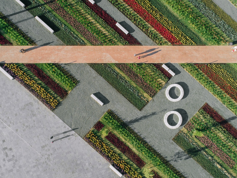 azatlyk central square of naberezhnye chelny by drom strelka kb