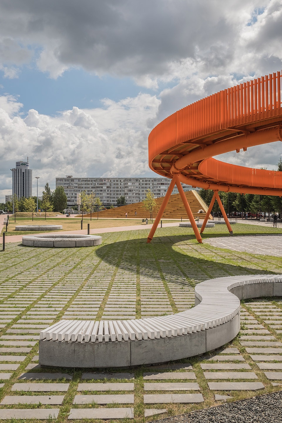 azatlyk central square of naberezhnye chelny by drom strelka kb