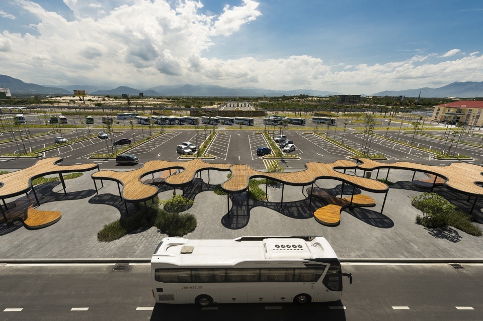 outdoor spaces of cam ranh international airport by lj asia 960x639 1