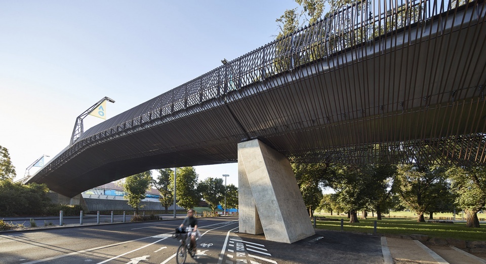 tanderrum pedestrian bridge by john wardle architects nadaaa 960x521