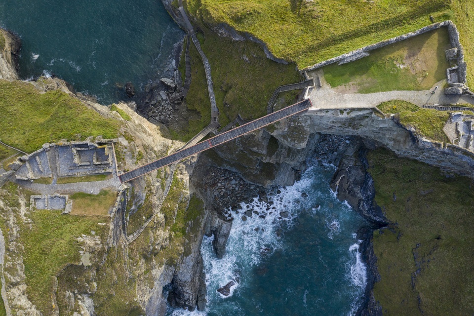 tintagel castle footbridge by ney partners william matthews associates
