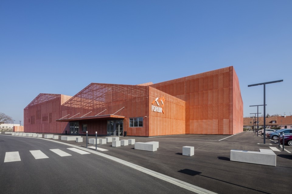 « LE FORUM » Sports associative and events facility Place Gissy by Manuelle Gautrand Architecture 960x639
