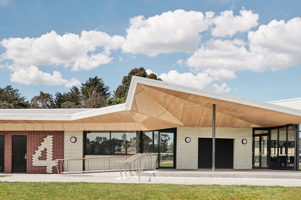 dendy park sporting pavilion by cohenleigh architects 960x640