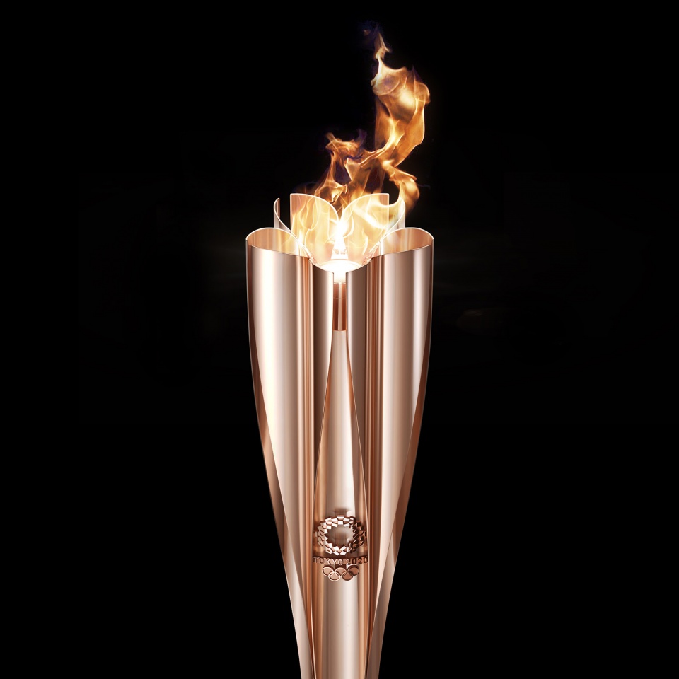 tokyo 2020 olympic torch design by tokujin yoshioka