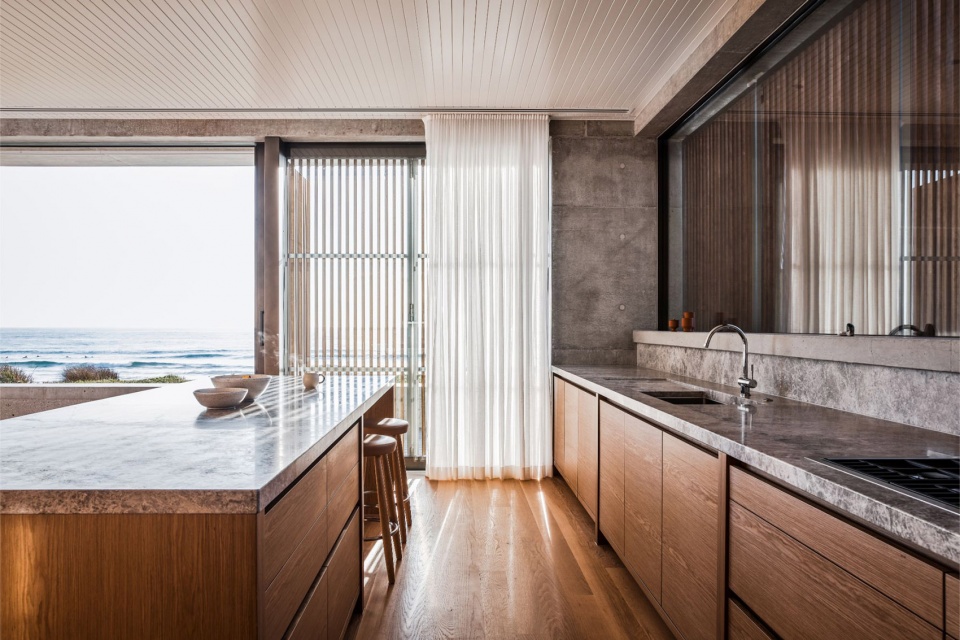 mermaid beach residence by be architecture