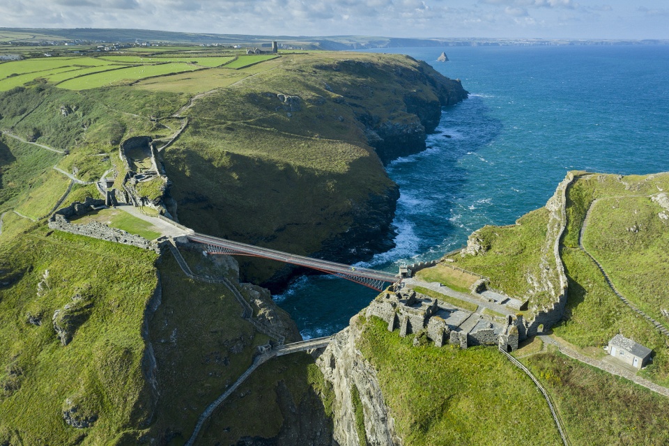 tintagel castle footbridge by ney partners william matthews associates