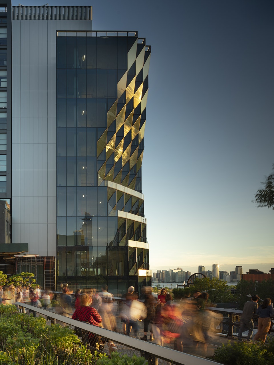 40 tenth avenue by studio gang