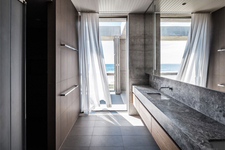mermaid beach residence by be architecture