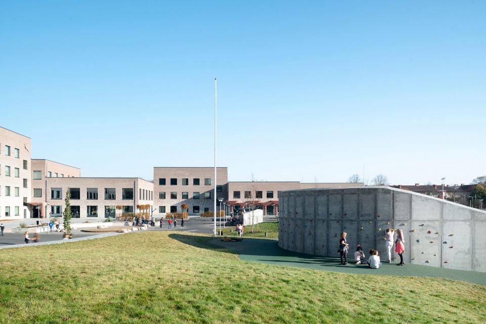 new tiunda school by c f moller architects