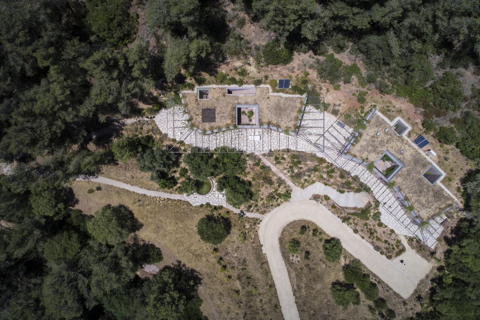 twin house by extrastudio