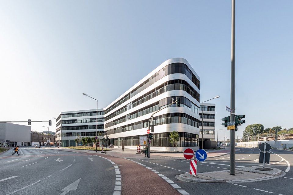 erlangen hochstadt district administration office by alleswirdgut
