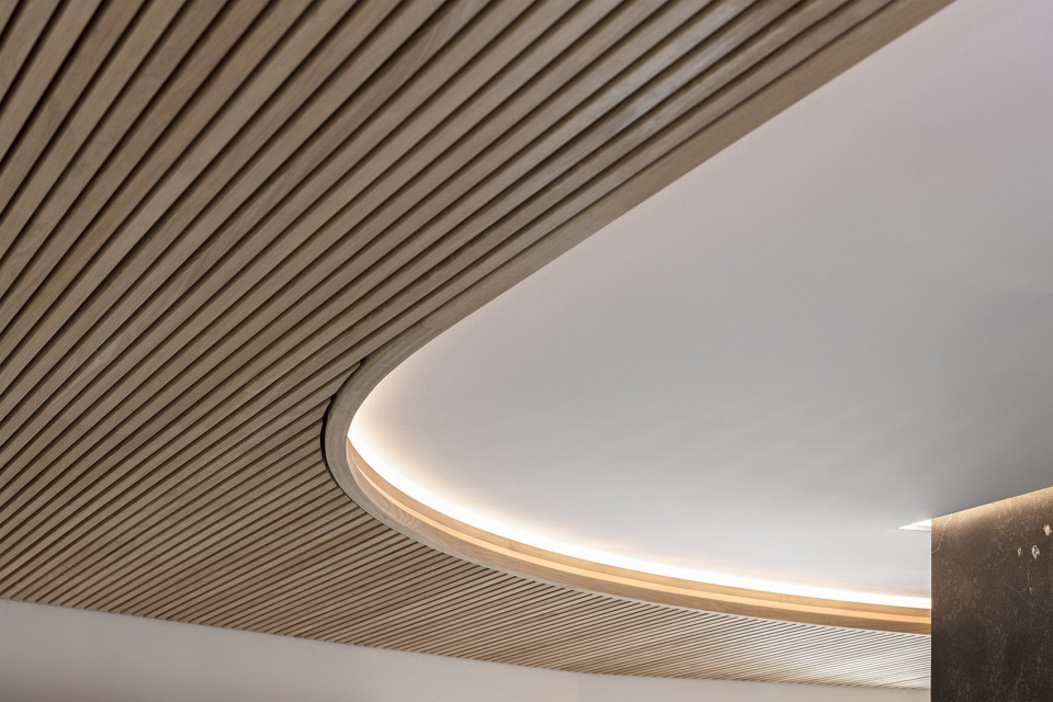 zentral cafe restaurant by messner architects
