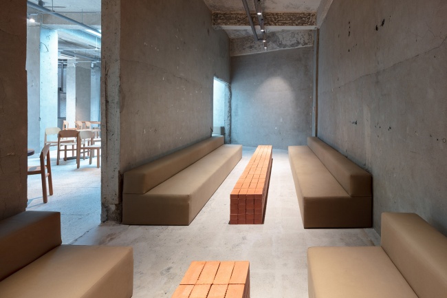 Blue Bottle Coffee Seongsu Store by Jo Nagasaka Schemata Architects