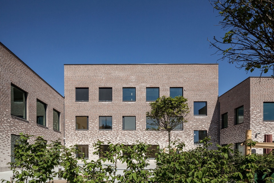 new tiunda school by c f moller architects