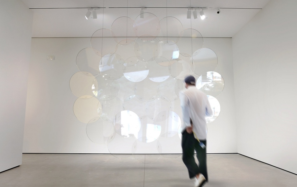 slow particle by vincent leroy