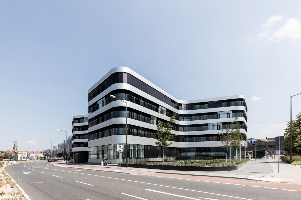 erlangen hochstadt district administration office by alleswirdgut