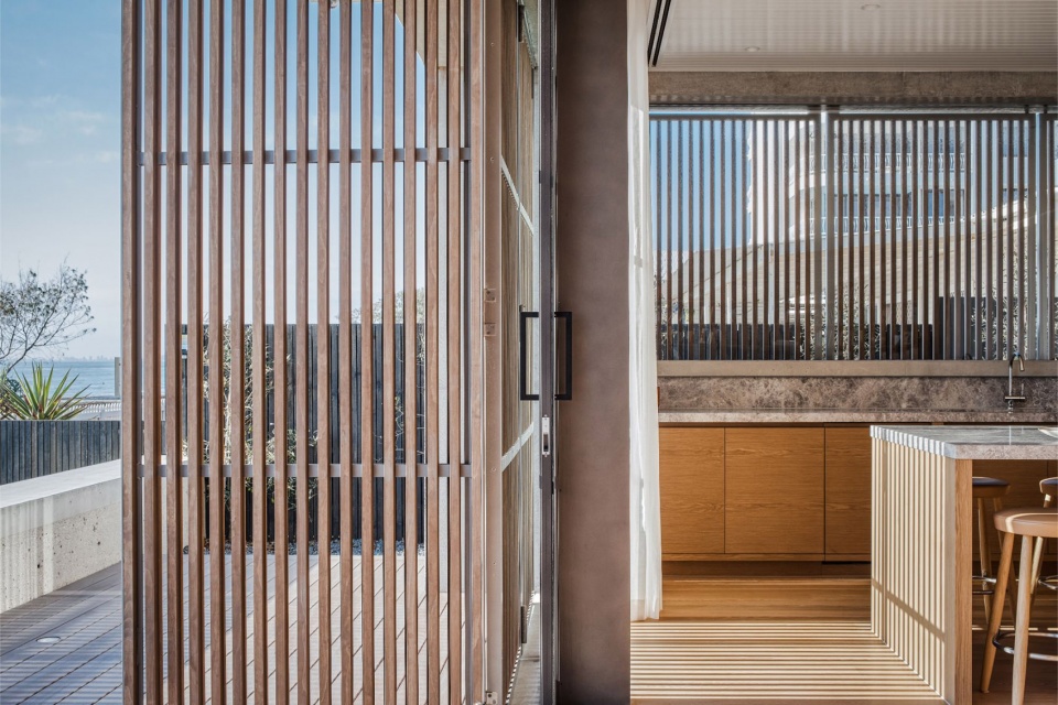 mermaid beach residence by be architecture