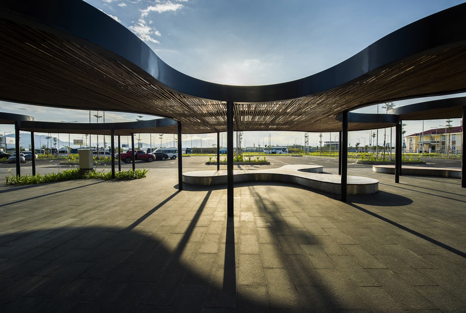 outdoor spaces of cam ranh international airport by lj asia