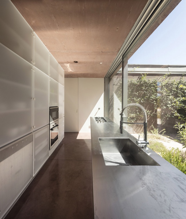 twin house by extrastudio