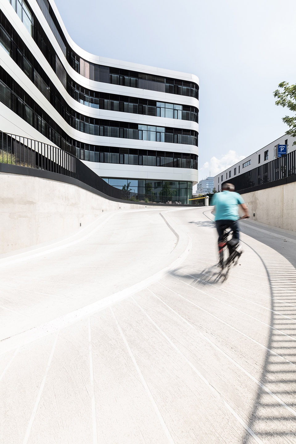 erlangen hochstadt district administration office by alleswirdgut