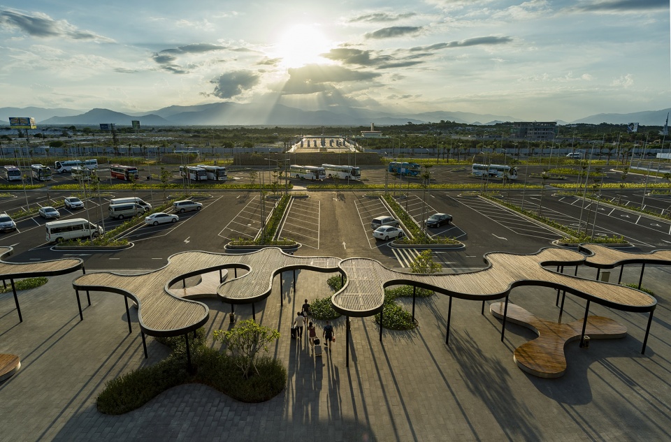 outdoor spaces of cam ranh international airport by lj asia