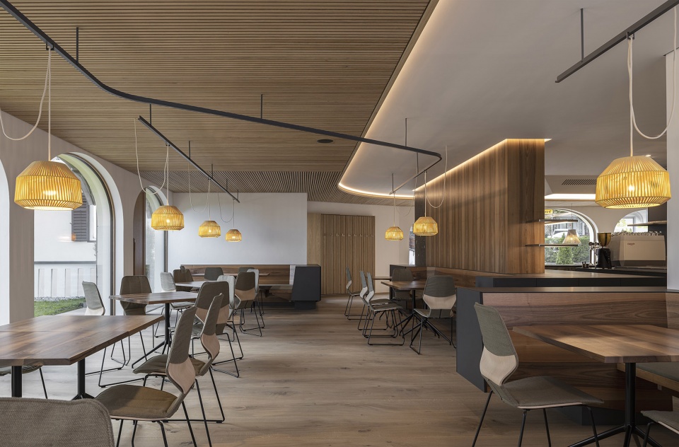 zentral cafe restaurant by messner architects