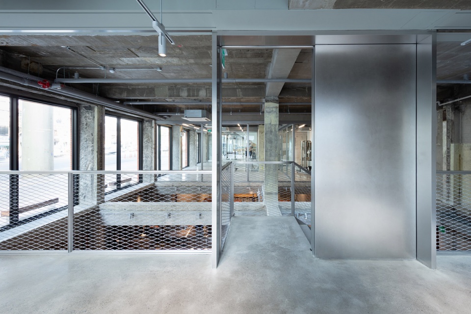 Blue Bottle Coffee Seongsu Store by Jo Nagasaka Schemata Architects