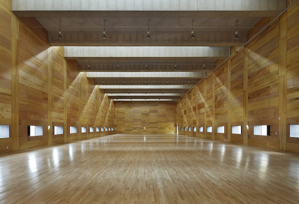 Cheomdan Badminton Court by JHW IROJE architects The Sa ram Architects 960x654