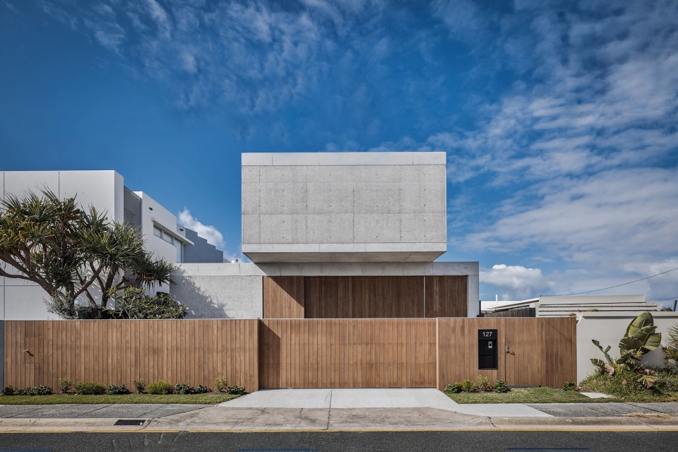 mermaid beach residence by be architecture