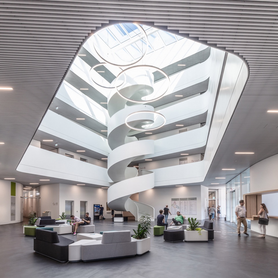 erlangen hochstadt district administration office by alleswirdgut