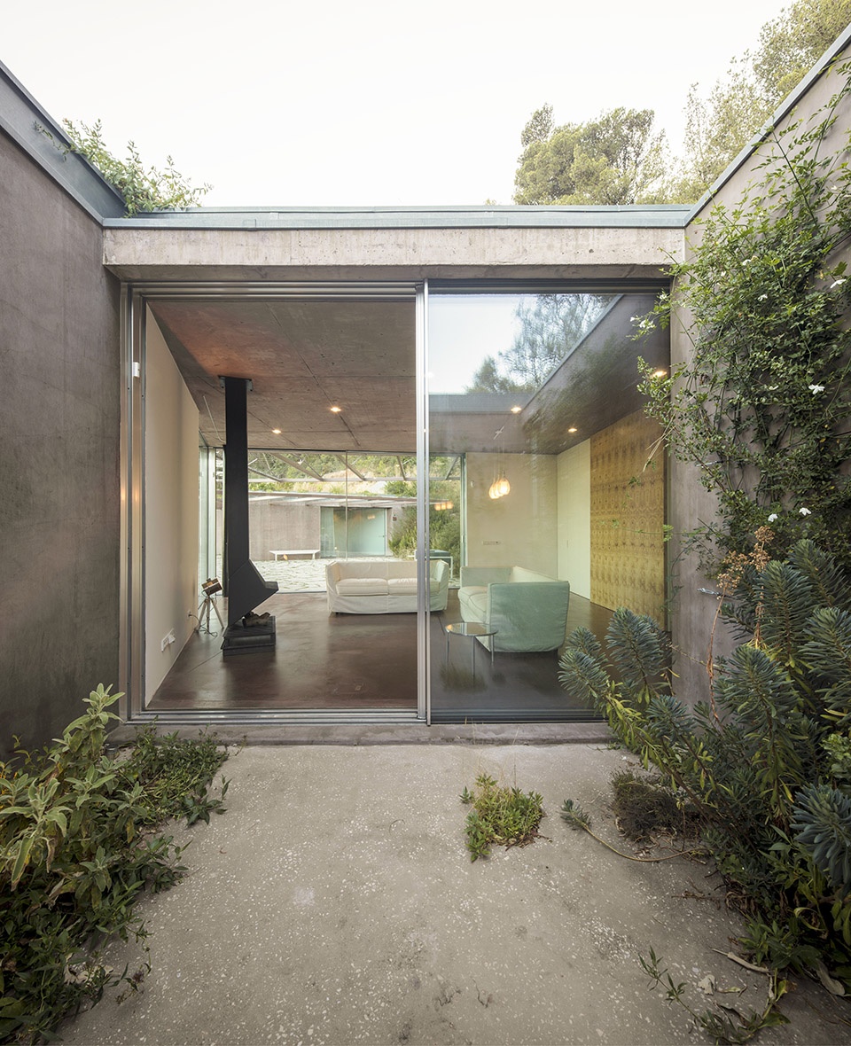 twin house by extrastudio
