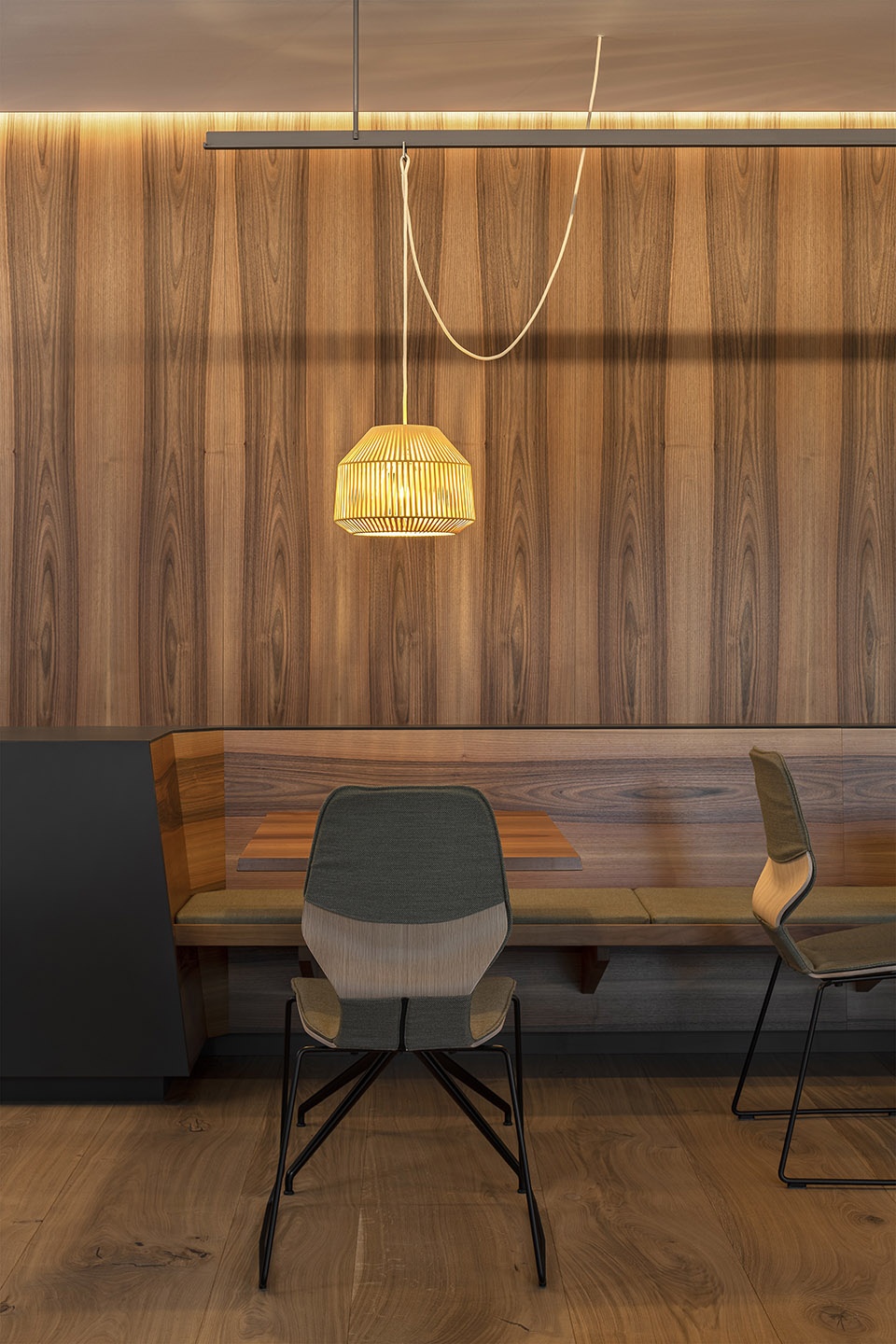 zentral cafe restaurant by messner architects