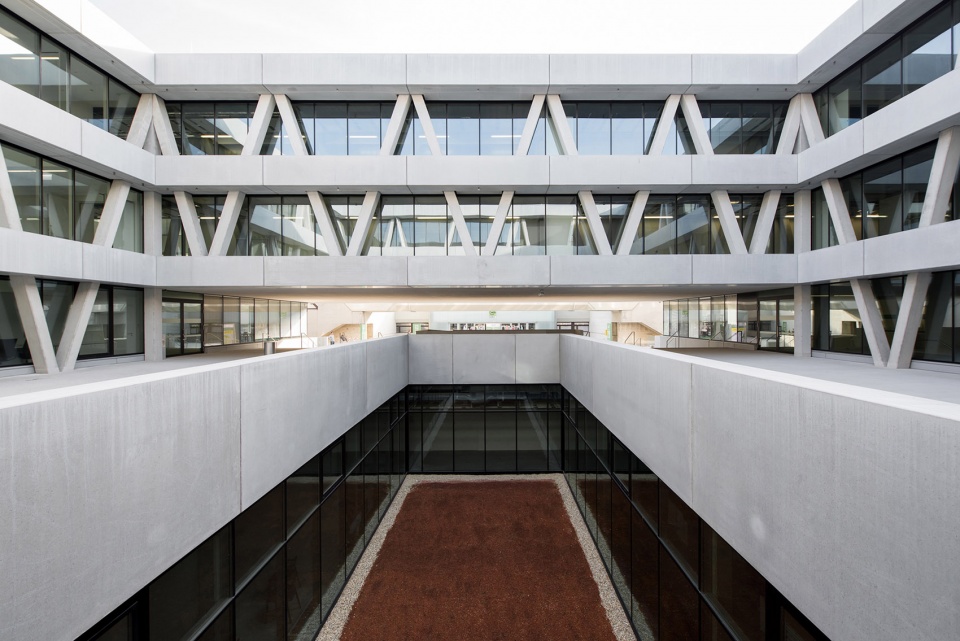center of technology and design by alleswirdgut
