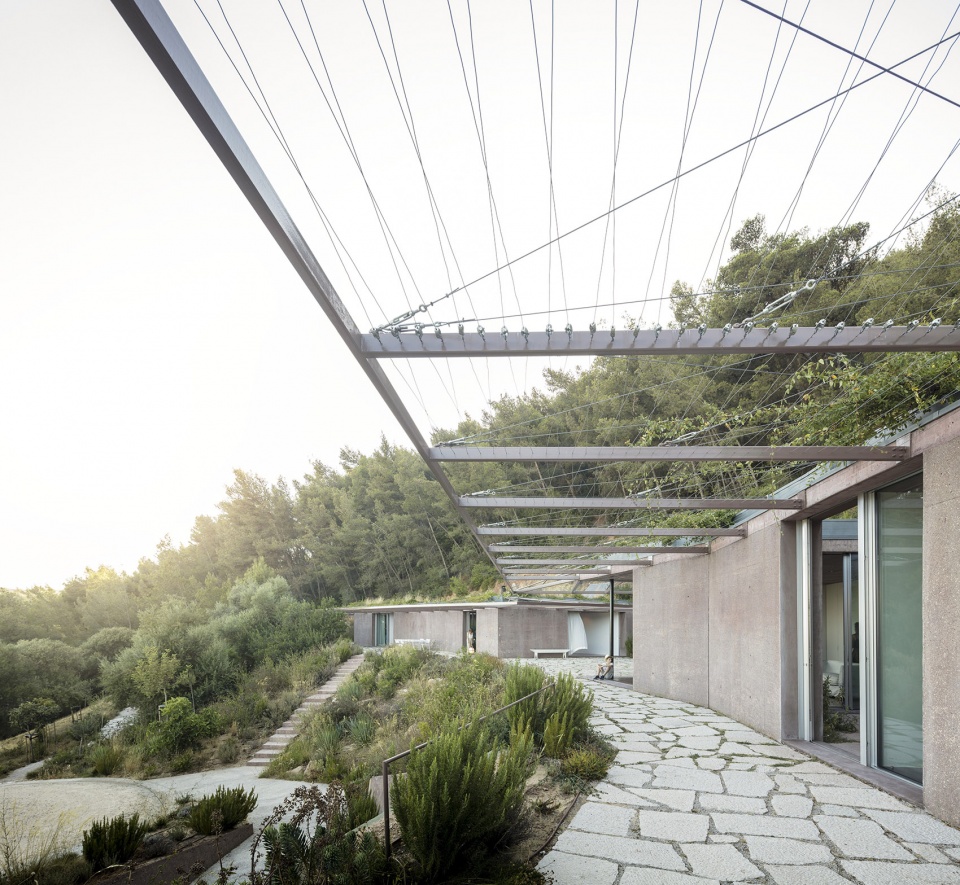 twin house by extrastudio