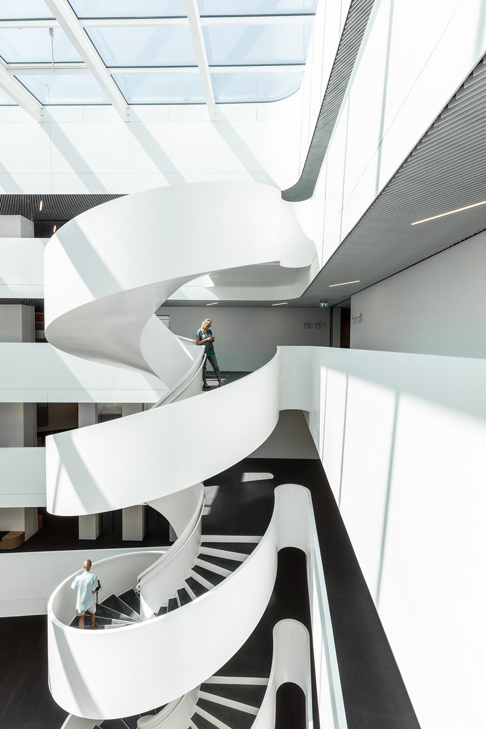 erlangen hochstadt district administration office by alleswirdgut