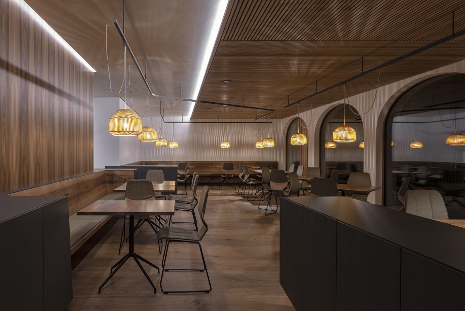 zentral cafe restaurant by messner architects
