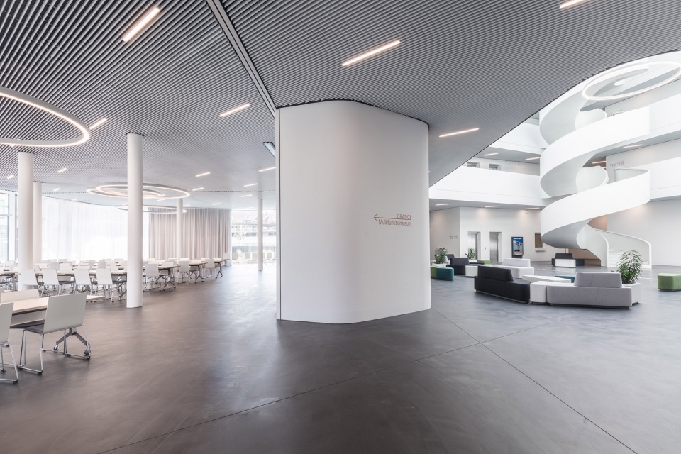 erlangen hochstadt district administration office by alleswirdgut