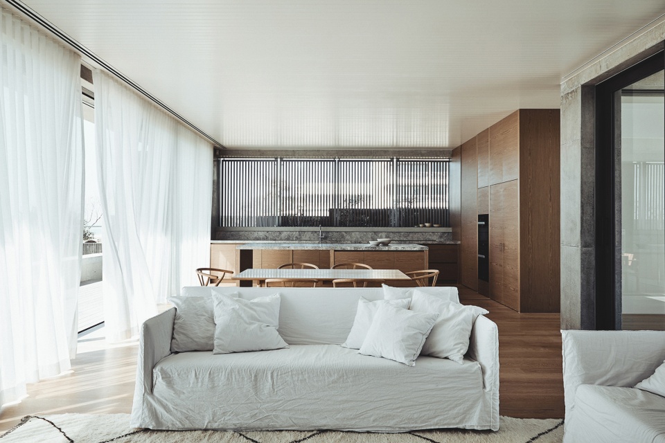 mermaid beach residence by b e architecture 1