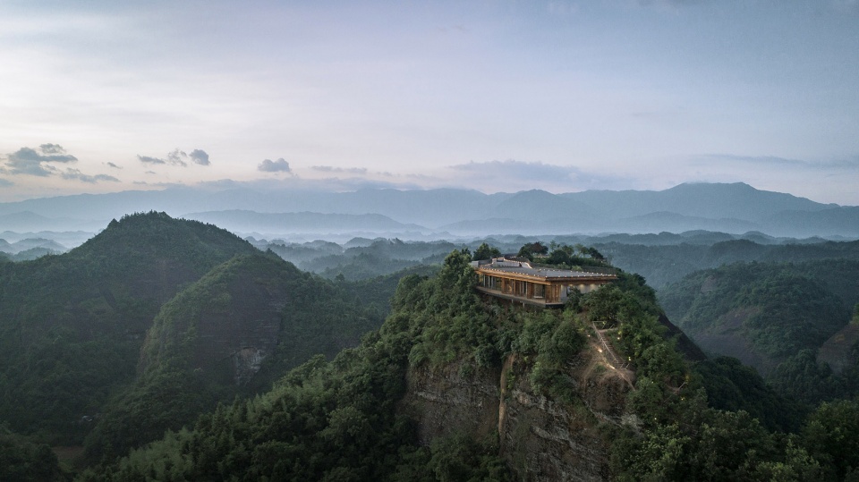 pingjiang homey wild luxury hotel china by duoxiangjie architectural design