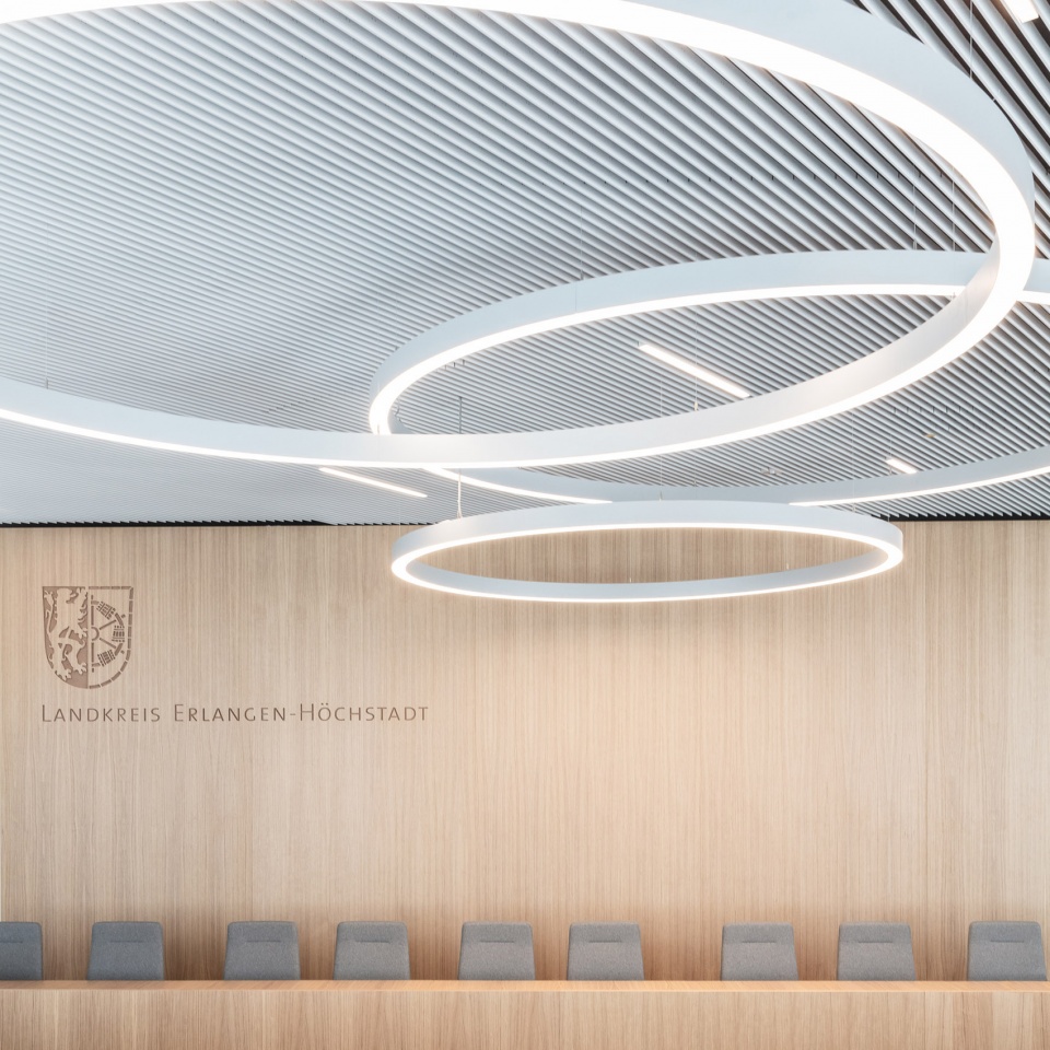 erlangen hochstadt district administration office by alleswirdgut