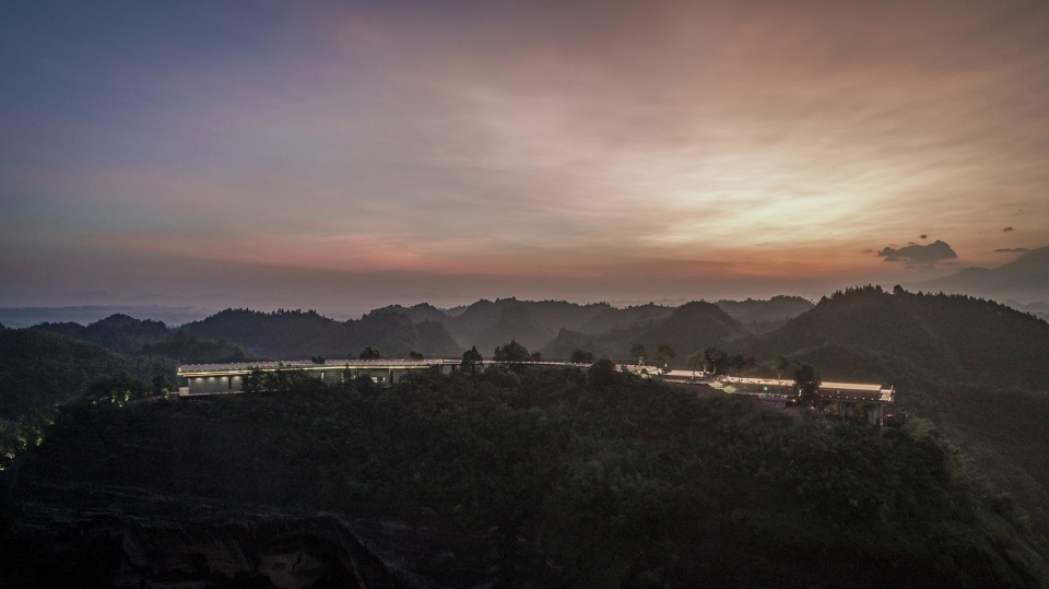 pingjiang homey wild luxury hotel china by duoxiangjie architectural design