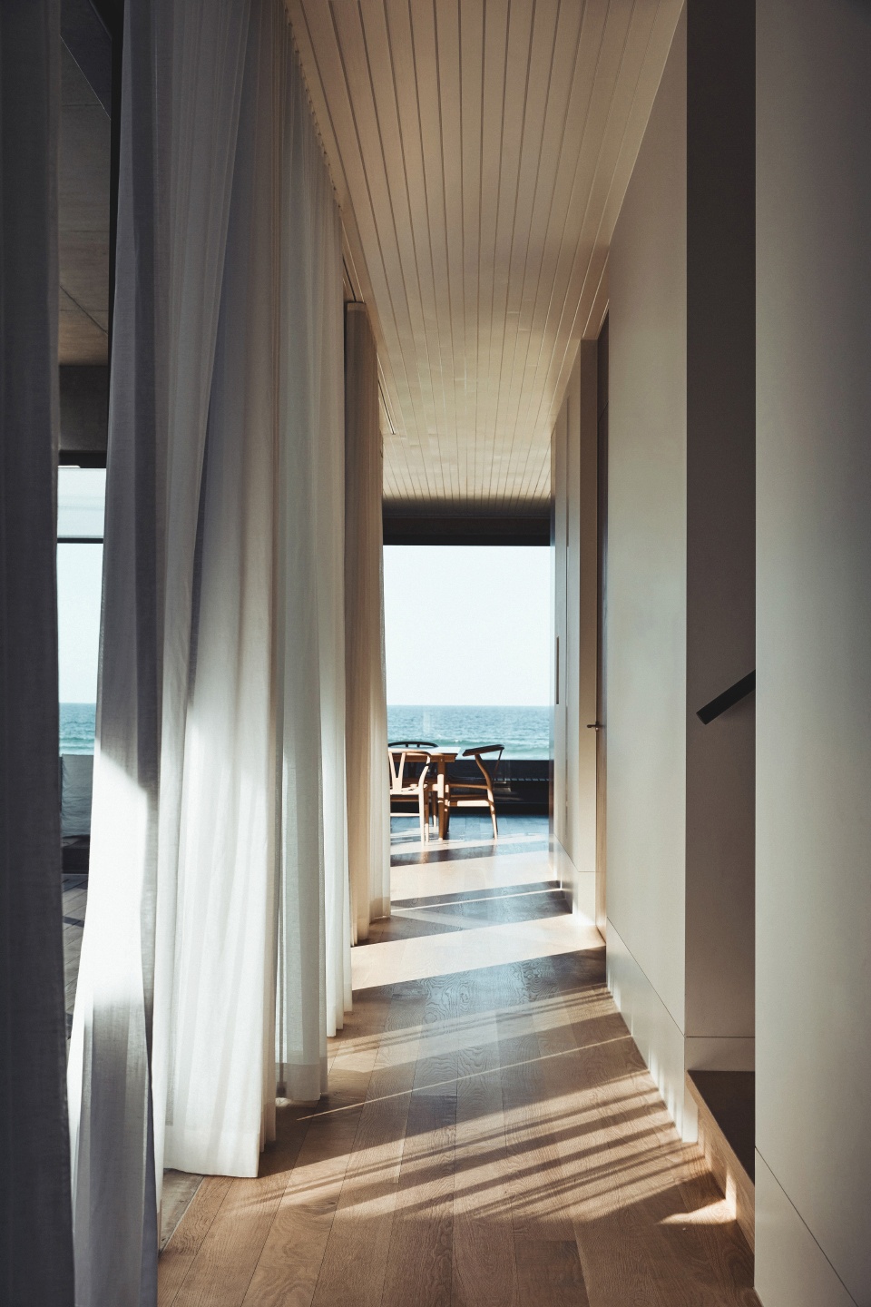 mermaid beach residence by b e architecture 1