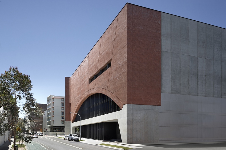 rail operations centre by jacobs smart design studio