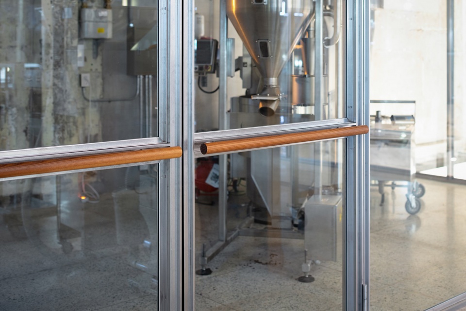 Blue Bottle Coffee Seongsu Store by Jo Nagasaka Schemata Architects